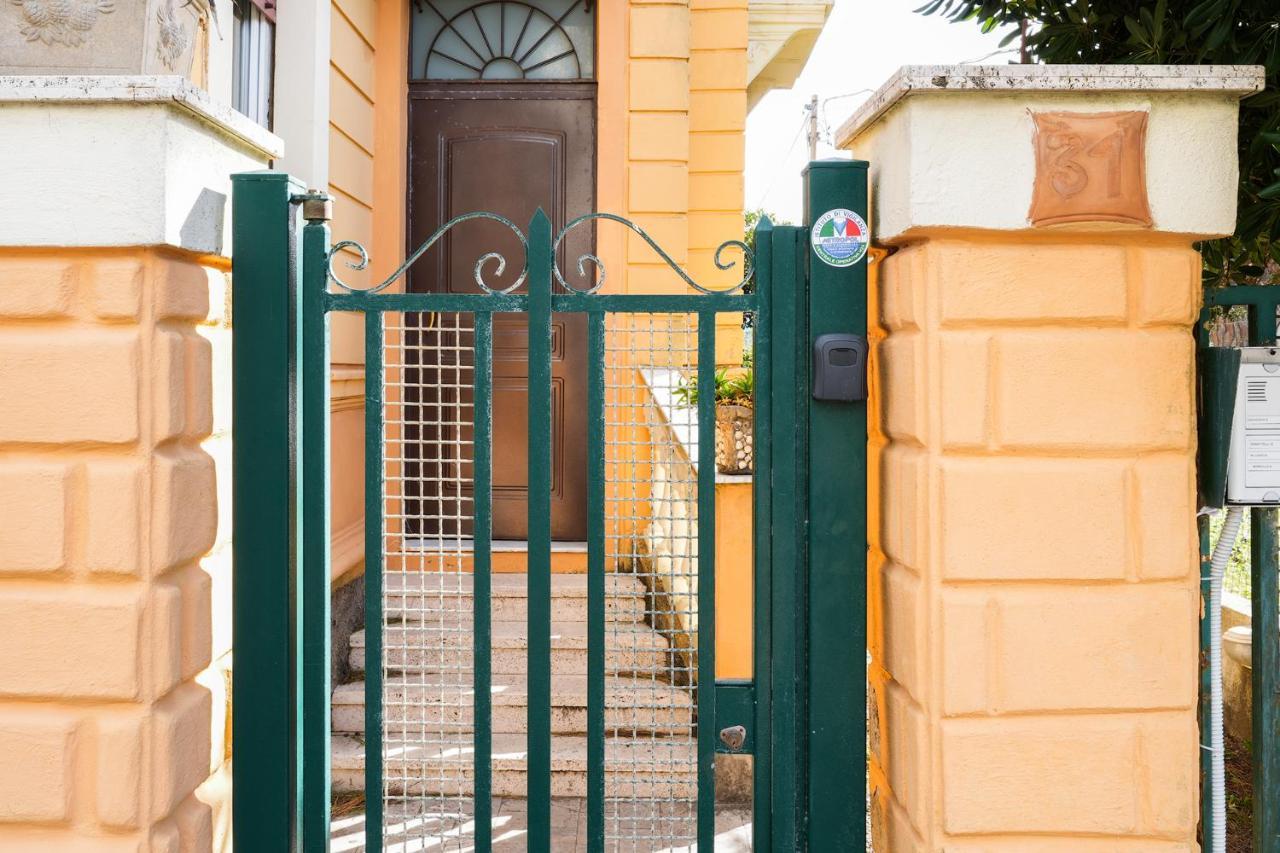Seaside Apartament Near The Beach Minturno Exterior photo